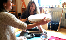 Und bevor die Trommeln in ihr Leben entlassen werden …