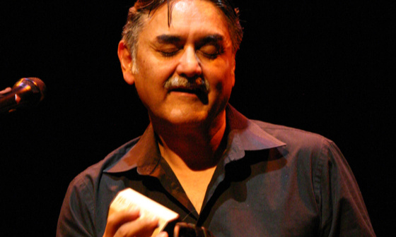 Glen Velez spielt »seine« Anklang Shaker