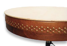 Mitgeliefert wird eine robuste Abdeckplatte aus 12 mm starkem Schichtholz, die die Tischtrommel im Nu in einen Tisch mit stabiler Ablagefläche verwandelt.
